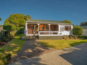 The Onemana Cottage - Onemana Holiday Home, Opoutere